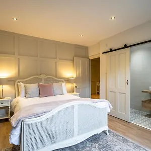  Apartment The Retreat At Dukes Townhouse United Kingdom