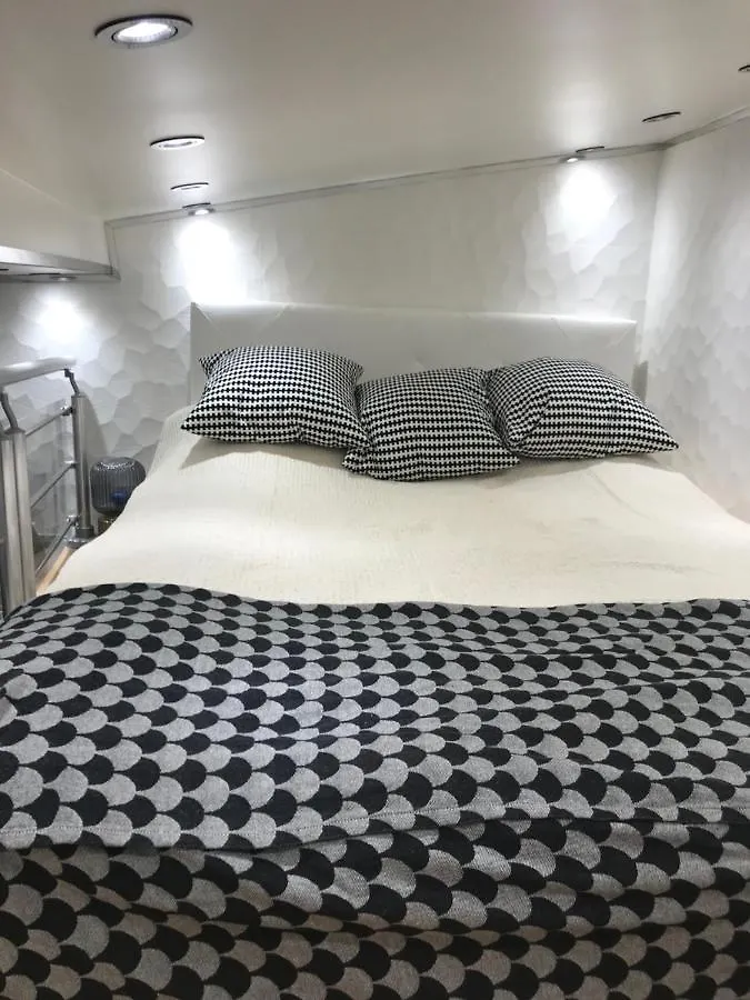 Superbe Triplex Au Coeur De Montorgueil Daire Paris