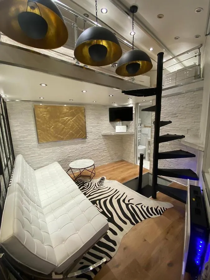 Superbe Triplex Au Coeur De Montorgueil Daire Paris