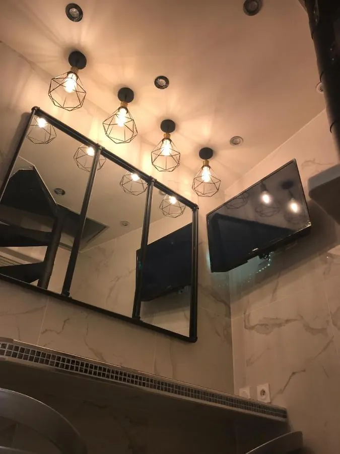 Superbe Triplex Au Coeur De Montorgueil Daire Paris